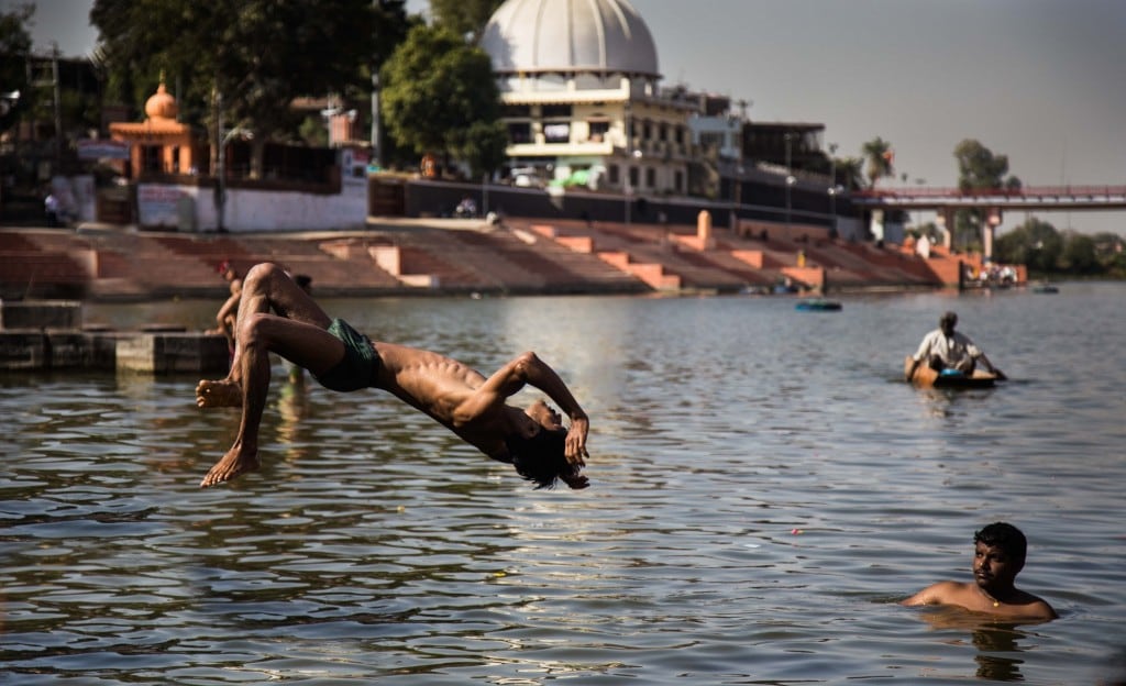 A boy diving into the Kshipra river