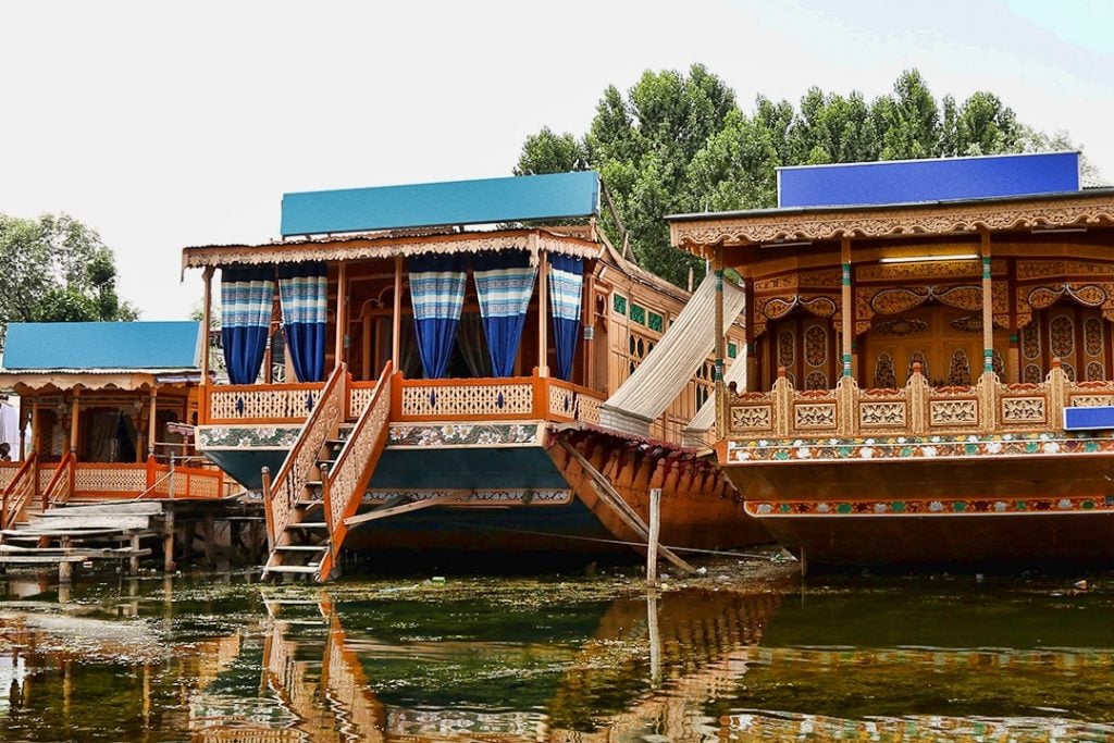 Best Houseboats in Srinagar OYO Hotels Travel Blog