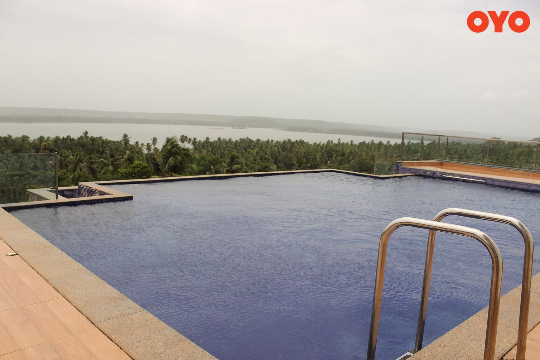 hotels with pool in goa