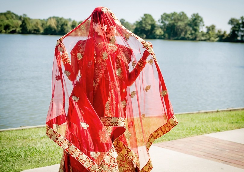 10 Fresh Dupatta Draping Styles for the Bride-to-be – OYO Hotels: Travel  Blog