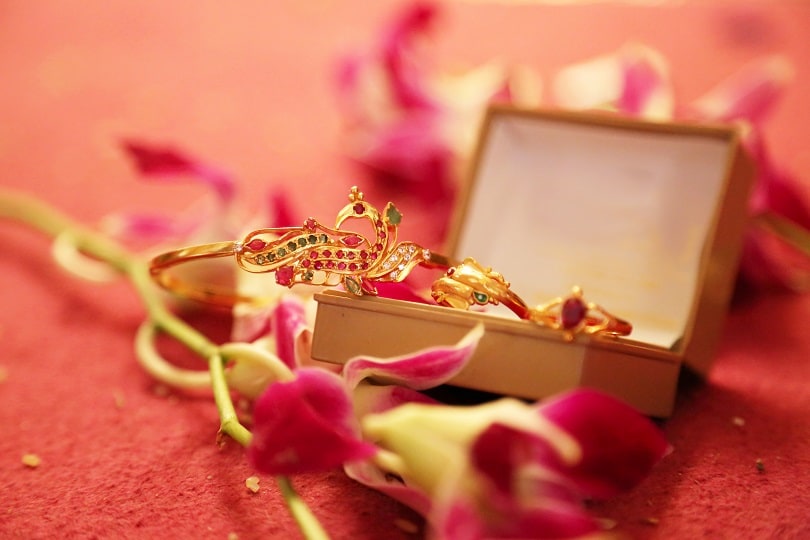 15 Fantastic Gifts Ideas For a Memorable Roka Ceremony