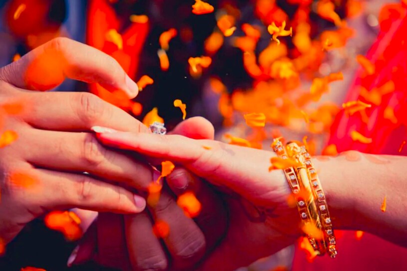 15 AMAZING ENGAGEMENT IDEAS FOR A JOLLY PARTY AHEAD
