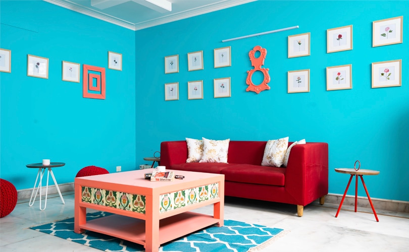Spacious living room with impressive decor elements in bright tones.