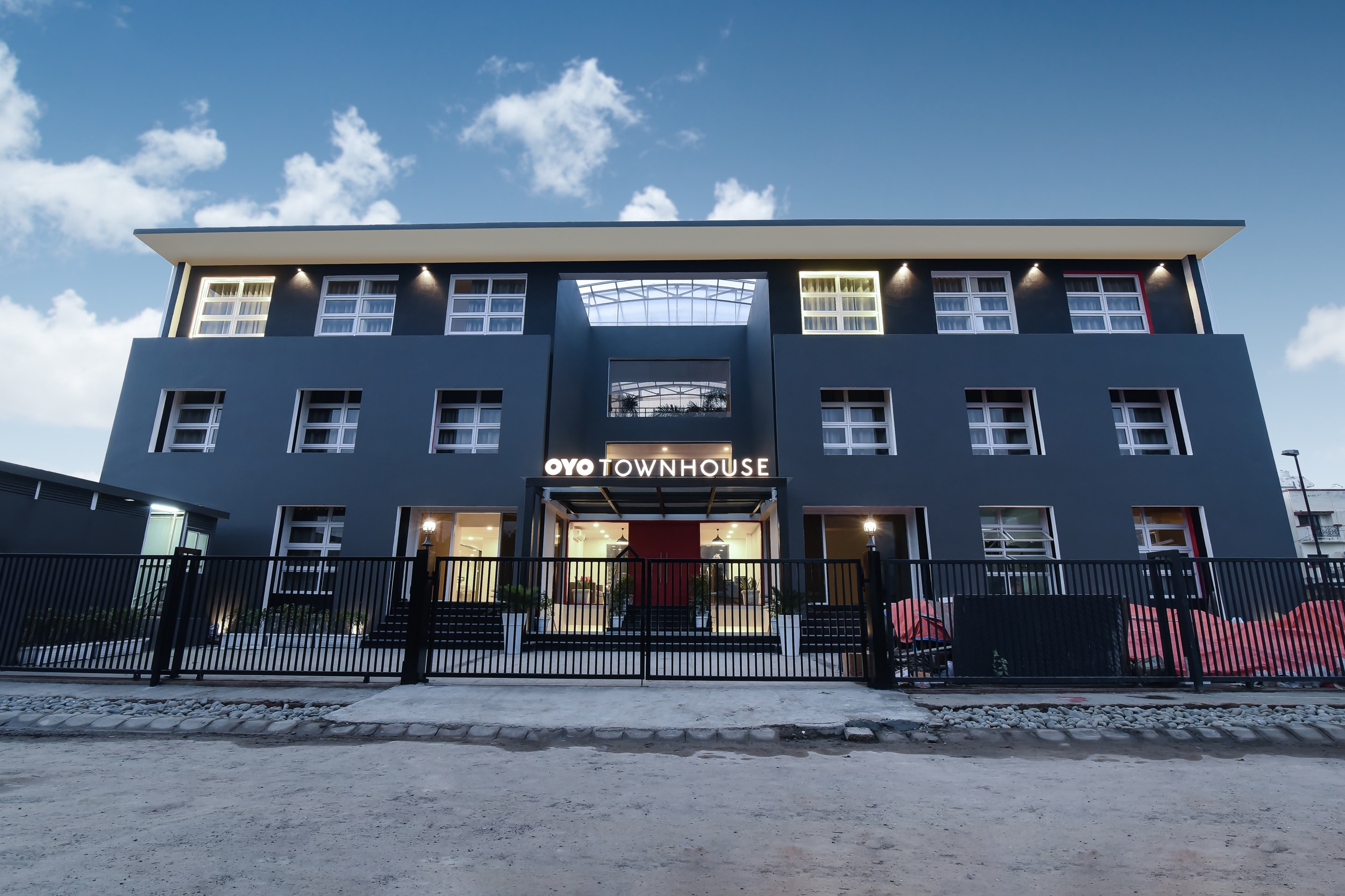How are companies using OYO Townhouse for their employees and saving money  along with multiple other benefits - Official OYO Blog