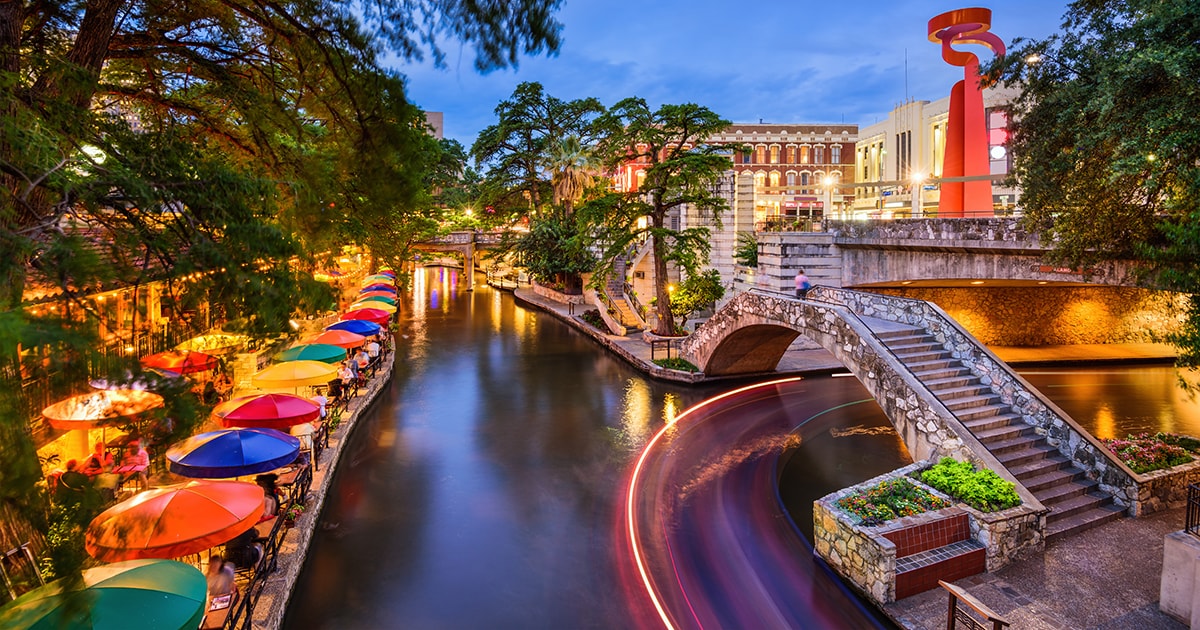 Best San Antonio Riverwalk Restaurants - No Tourist Traps! (2023