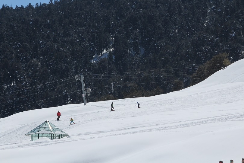 Skiing in Auli
