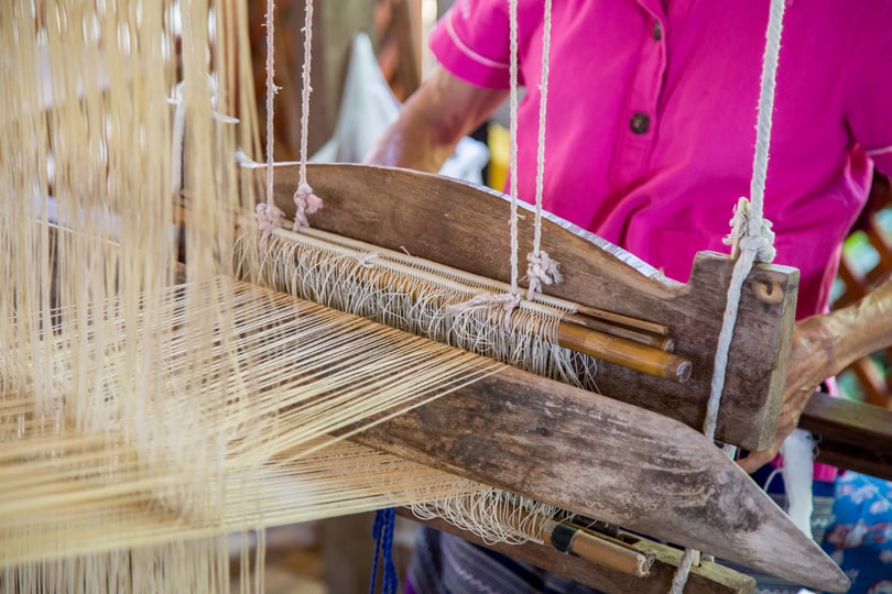 silk-weaving-on-loom