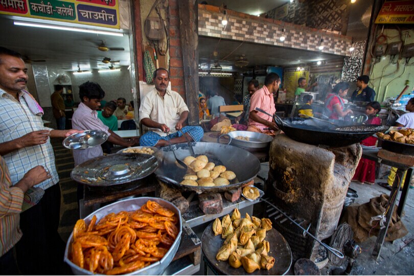 Street Stalls in Pune Best Street Foods to Eat
